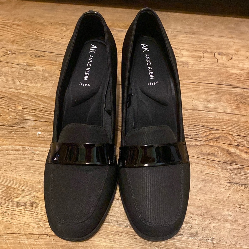 EUC Size 9.5 Anne Klein Workplace Heels